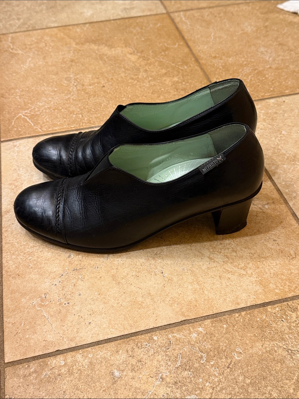 Mephisto Black Leather Slip-On Low Heel Women's Professional Shoes 7.5
